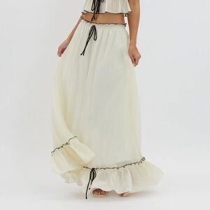 Selfie Leslie Cream and Black Skirt